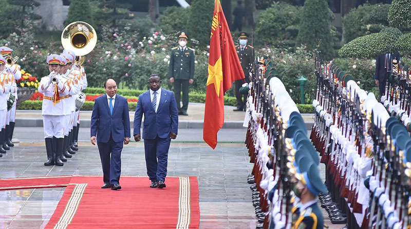 Chủ tịch nước Nguyễn Xuân Phúc hội đàm với Tổng thống nước Cộng hòa Sierra Leone -0