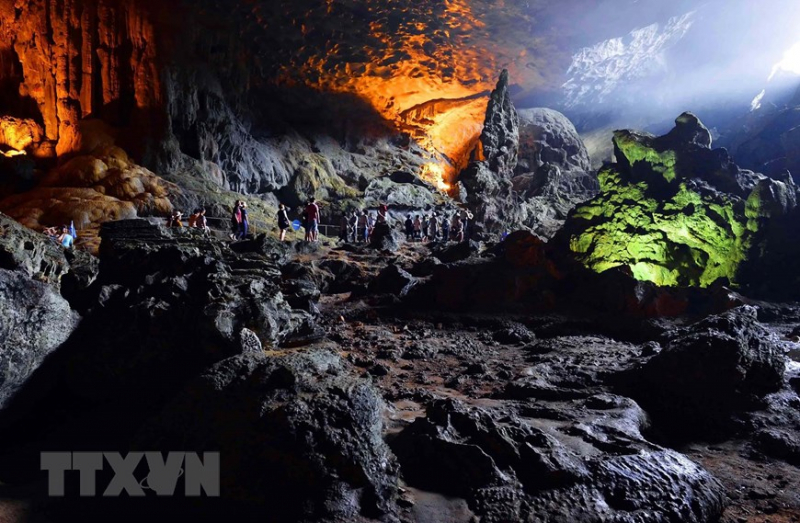 A look into beautiful Vietnam's Halong Bay -2
