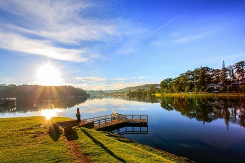 Trời nắng từ Nam ra Bắc, nhiều nơi chỉ số UV gây hại ở mức rất cao -0