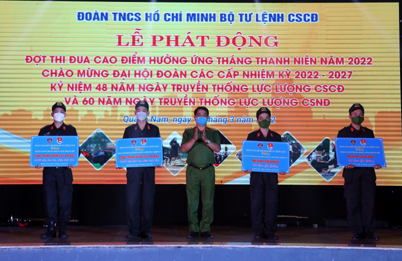 Phát huy vai trò xung kích, tình nguyện của tuổi trẻ Cảnh sát cơ động -0