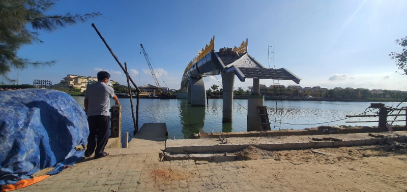 Hội An: Cầu bộ hành 54 tỉ chưa đi vào sử dụng đã “vướng” đảm bảo an toàn và mỹ quan -1