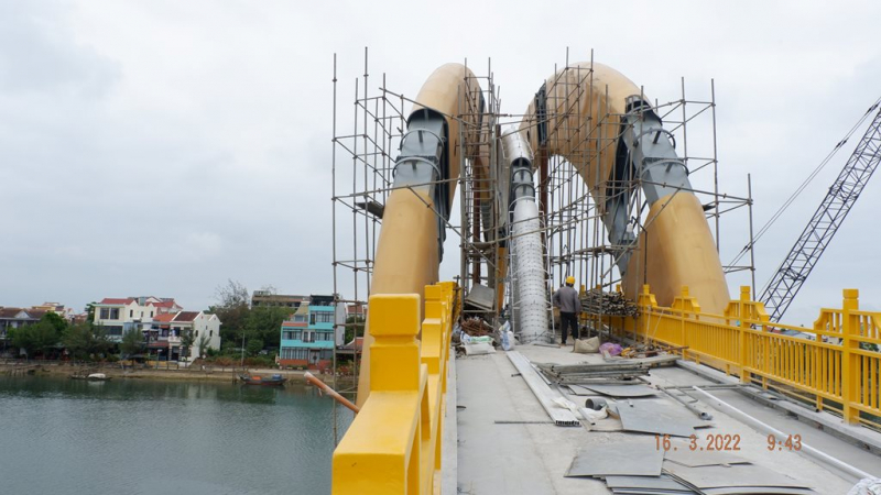 Hội An: Cầu bộ hành 54 tỉ chưa đi vào sử dụng đã “vướng” đảm bảo an toàn và mỹ quan -3