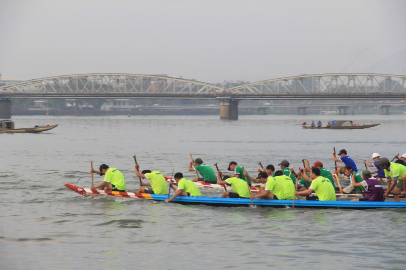 Gần 500 vận động viên tham dự giải đua ghe truyền thống TP Huế -0