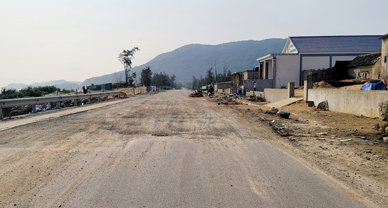 Đường nghìn tỉ “tắc” vì 4 hộ dân -0