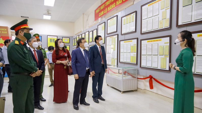 Exhibition on Hoang Sa, Truong Sa helps raise public awareness -0