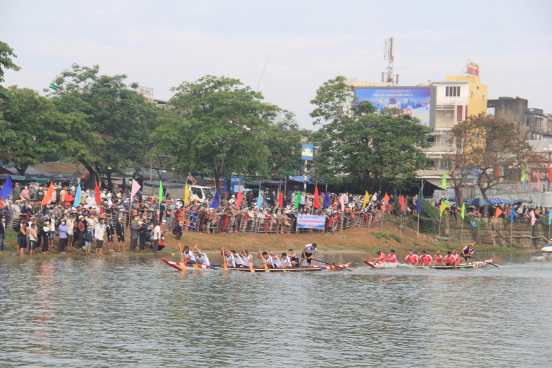 TP Huế: Thu hồi giải fair play của đội ghe vung mái chèo đánh người  -0