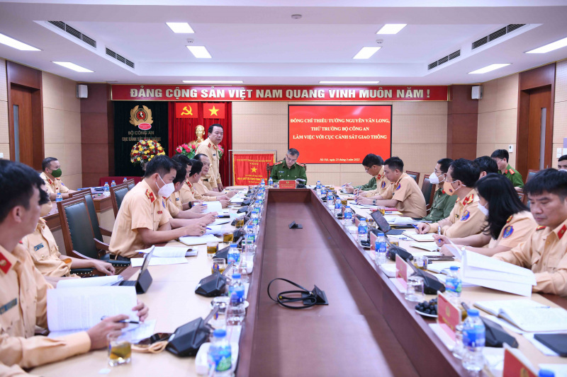 Lấy con người là trung tâm mọi hoạt động của lực lượng CSGT -0