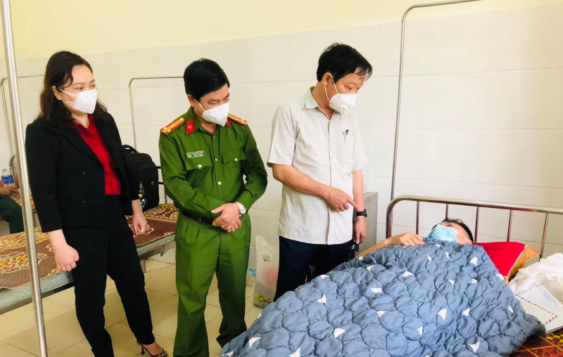 Phó Trưởng công an xã bị chém trọng thương khi giải tỏa hành lang ATGT -0