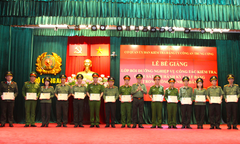 75 học viên đạt loại giỏi Lớp bồi dưỡng nghiệp vụ công tác kiểm tra, giám sát -0