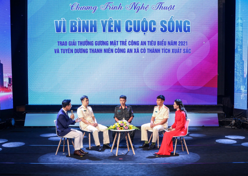 Tuyên dương 20 “Gương mặt trẻ Công an tiêu biểu” năm 2021 và 66 thanh niên Công an xã có thành tích xuất sắc -0