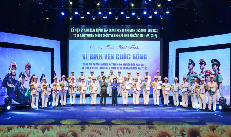 Tuyên dương 20 “Gương mặt trẻ Công an tiêu biểu” năm 2021 và 66 thanh niên Công an xã có thành tích xuất sắc -0