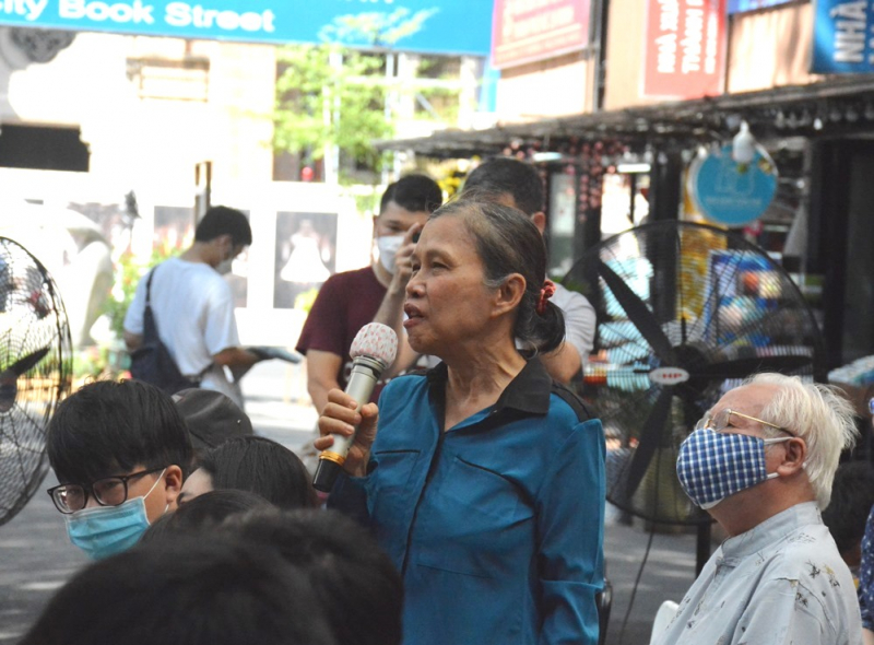 Ra mắt “Bản tình ca khúc khuỷu” của Nhà báo Nguyễn Hồng Lam  -0