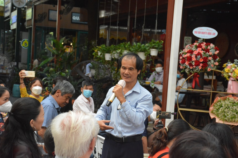 Ra mắt “Bản tình ca khúc khuỷu” của Nhà báo Nguyễn Hồng Lam  -0