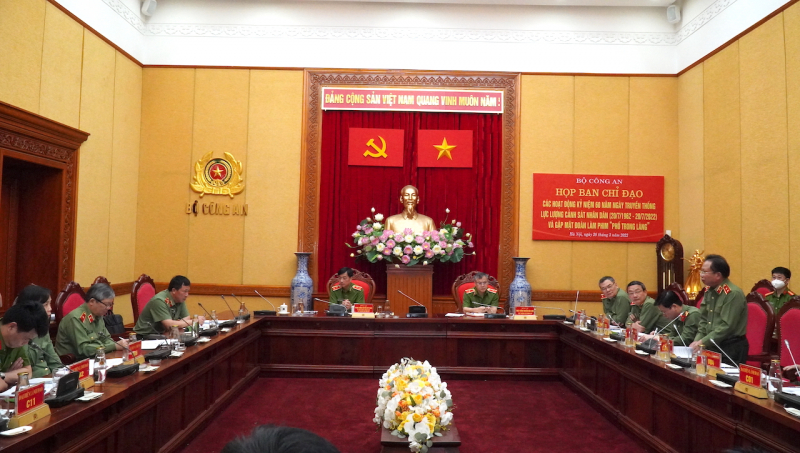 Sôi nổi các hoạt động kỷ niệm 60 năm Ngày Truyền thống lực lượng Cảnh sát nhân dân -0