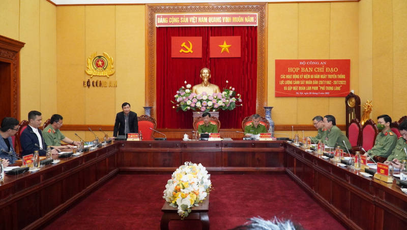 Bộ Công an gặp mặt Đoàn làm phim “Phố trong làng” -0