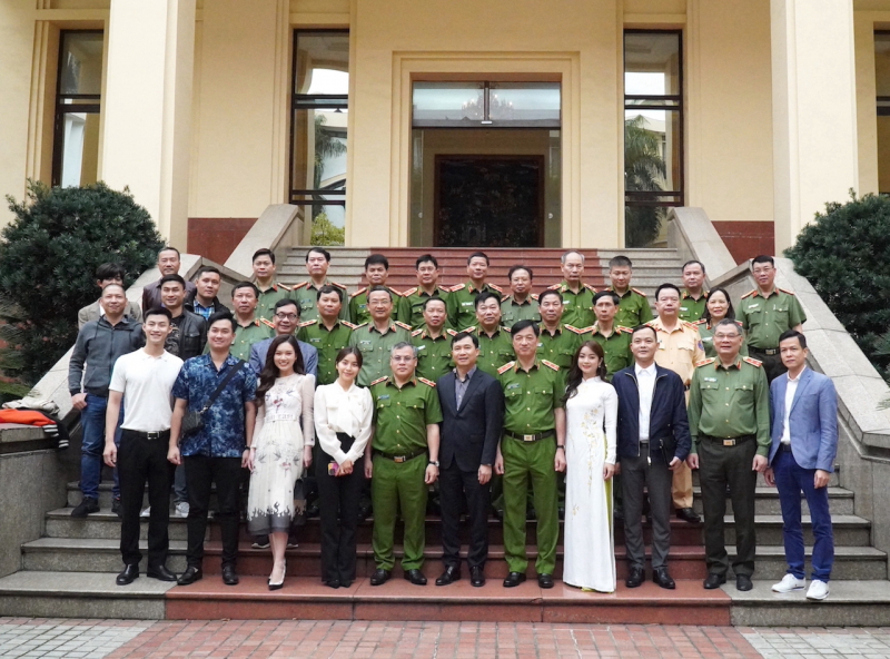 Bộ Công an gặp mặt Đoàn làm phim “Phố trong làng” -0