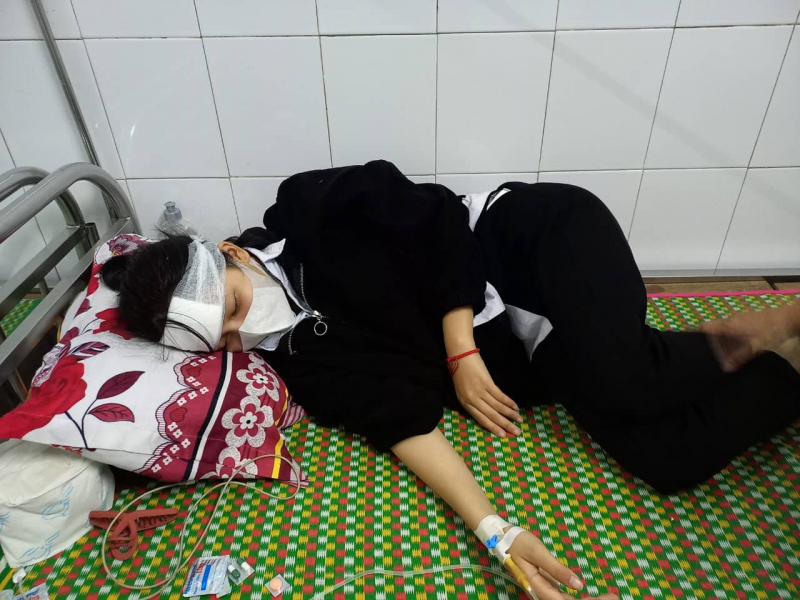 Nữ sinh lớp 10 bị bạn cùng trường đánh chấn thương sọ não -0