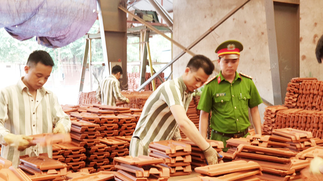 Thống nhất miễn thuế thu nhập đối với phần thu nhập của doanh nghiệp hợp tác với trại giam -0