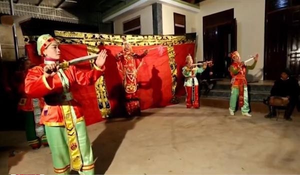 trang 20 - một trích đoạn trong đêm diễn của tuồng kẻ gám.jpg -0