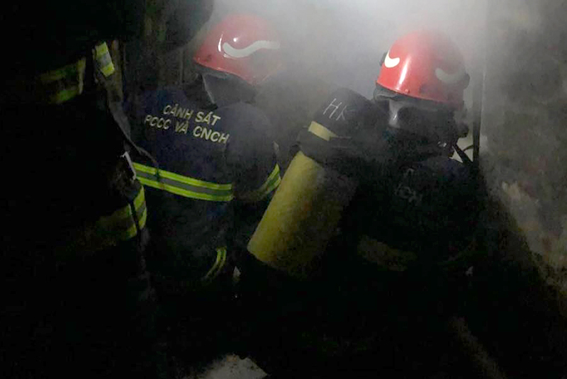 Khẩn trương điều tra, khắc phục hậu quả vụ cháy ở 43 Bát Đàn  -0