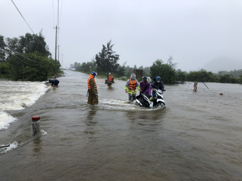 Lũ trái mùa nhấn chìm hàng nghìn héc ta lúa, hoa màu ở Thừa Thiên-Huế  -0
