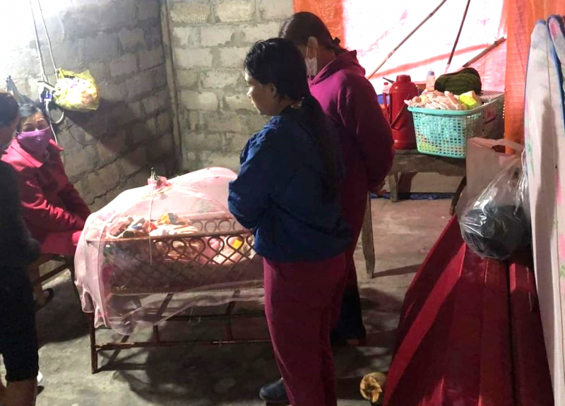 Người phụ nữ đi xe máy bị nước lũ cuốn tử vong -0