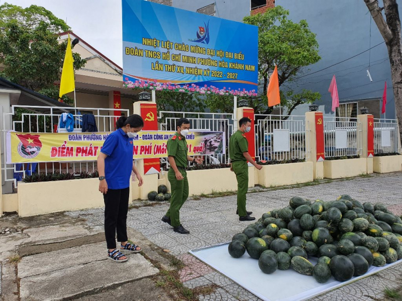 Người Đà Nẵng chung tay giải cứu hàng trăm tấn dưa hấu giúp nông dân Quảng Nam “chạy ngập”  -1
