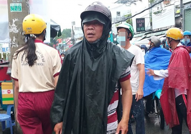 Nghi can đâm tử vong dân quân trước cổng trường ra đầu thú -0