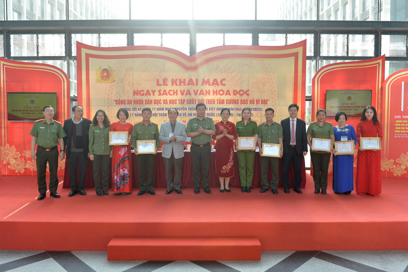 Nhiều hoạt động thiết thực tại Ngày Sách và Văn hoá đọc trong CAND năm 2022 -0