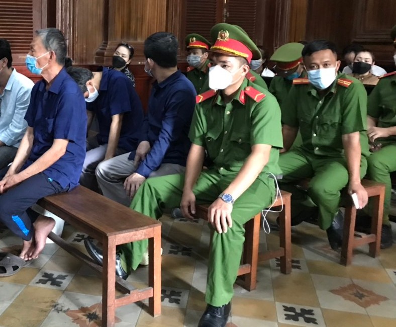 Nâng khống diện tích trồng cao su để tham ô, chú lãnh án chung thân, cháu 20 năm tù -0