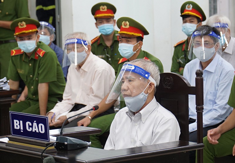 Cựu Chủ tịch, Phó Chủ tịch tỉnh Khánh Hòa đổ lỗi cấp dưới tham mưu -0
