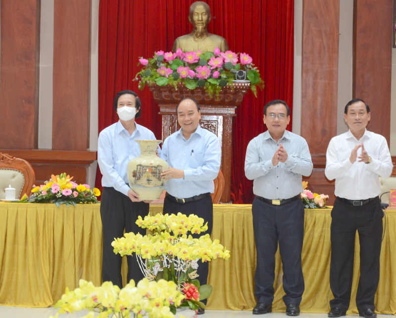 Chủ tịch nước Nguyễn Xuân Phúc thăm, làm việc tại tỉnh Tiền Giang -0