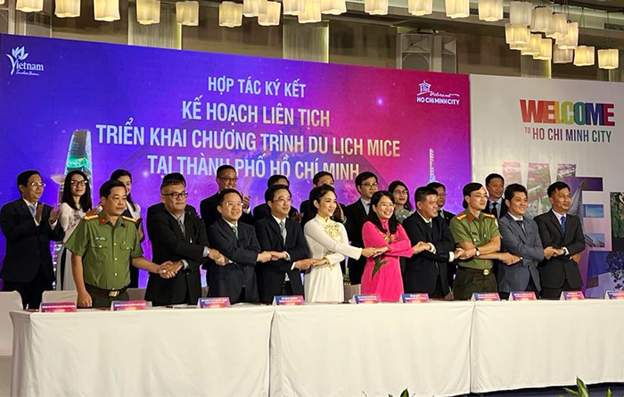 Phát động chương trình “Thành phố Hồ Chí Minh chào đón bạn” -0