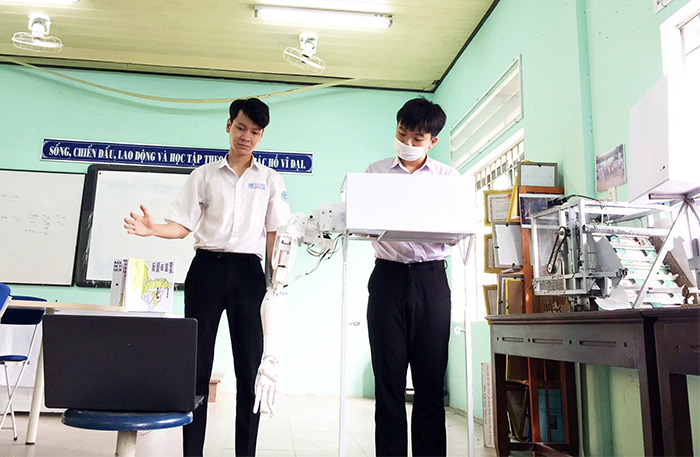 Cậu bé trường làng đoạt giải Nhì cuộc thi sáng tạo cấp quốc gia -0