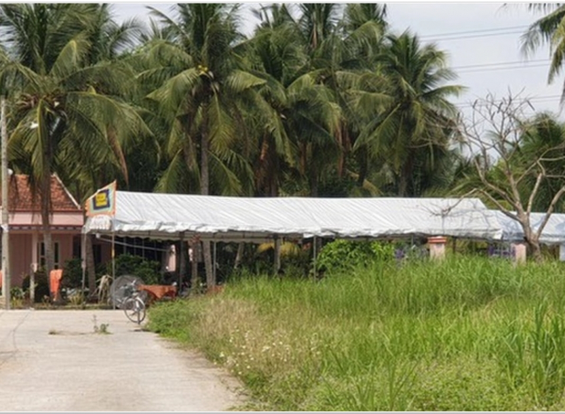 Chế cồn khử khuẩn vào rượu uống, 4 người thương vong -0