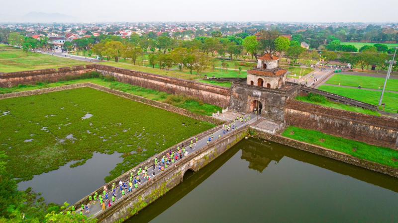 4.700 vận động viên chinh phục giải Marathon Huế 2022 -0