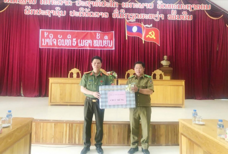 Công an tỉnh Thanh Hóa thăm, chúc Tết cổ truyền cán bộ, chiến sĩ Công an tỉnh Hủa Phăn (Lào) -0