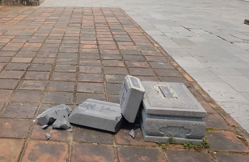 Truy tìm thủ phạm làm đổ gãy bia đá tại di tích Phu Văn Lâu  -0