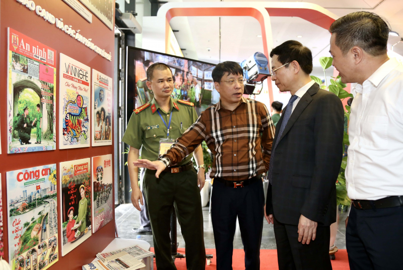 Báo chí CAND thu hút sự quan tâm của độc giả tại Hội báo toàn quốc -0