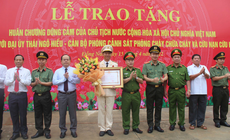 Trao Huân chương Dũng cảm của Chủ tịch nước cho đồng chí Thái Ngô Hiếu -0