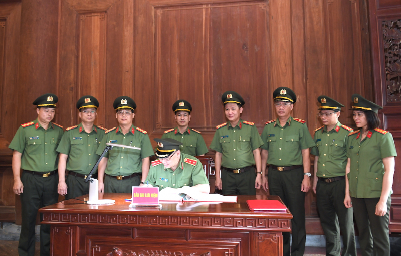 Văn phòng Bộ Công an về nguồn, báo công dâng Bác tại Khu Di tích K9 -0