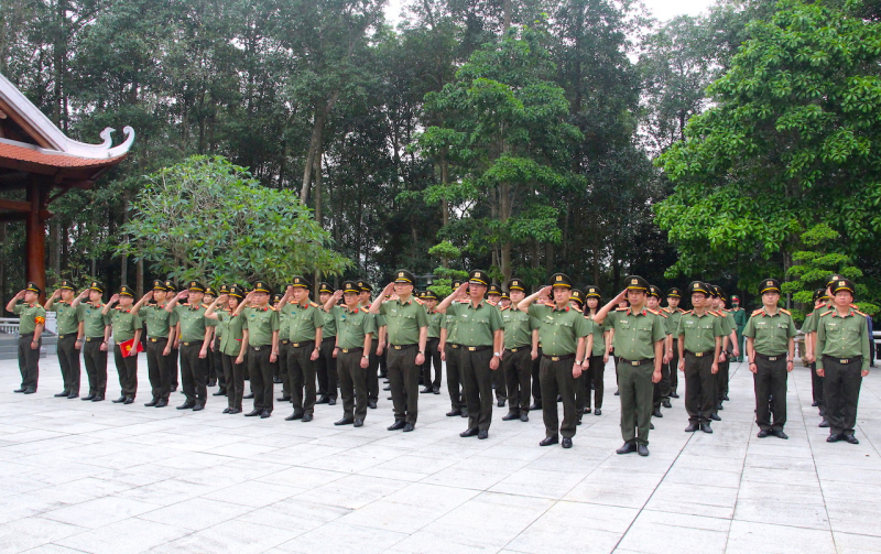 Văn phòng Bộ Công an về nguồn, báo công dâng Bác tại Khu Di tích K9 -0