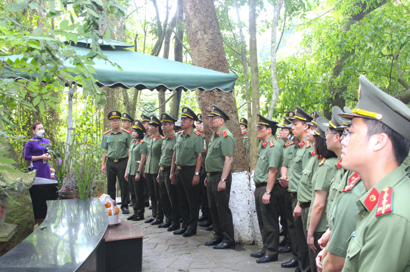 Văn phòng Bộ Công an về nguồn, báo công dâng Bác tại Khu Di tích K9 -0