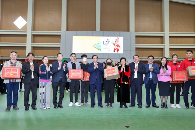 Thủ tướng động viên đoàn thể thao Việt Nam, kiểm tra công tác chuẩn bị SEA Games 31 -1