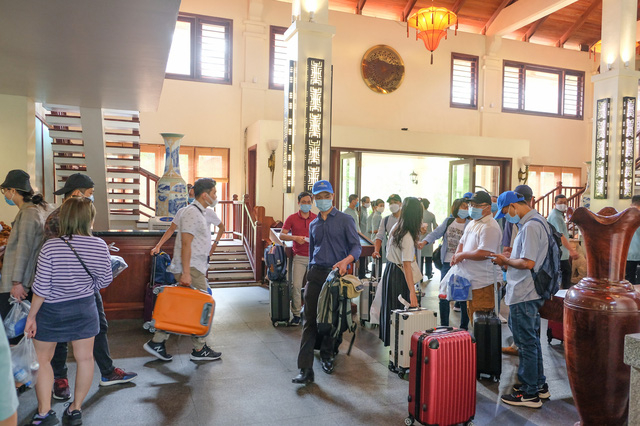 Nhiều khách sạn, nhà nghỉ kín phòng dịp nghỉ lễ 30/4 và 1/5  -0