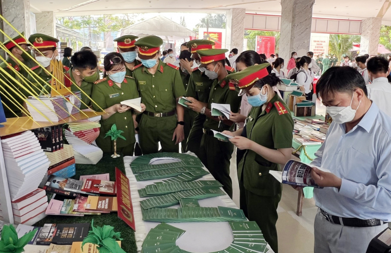 Khai mạc Ngày Sách và Văn hóa đọc Việt Nam năm 2022 tại Bến Tre -0