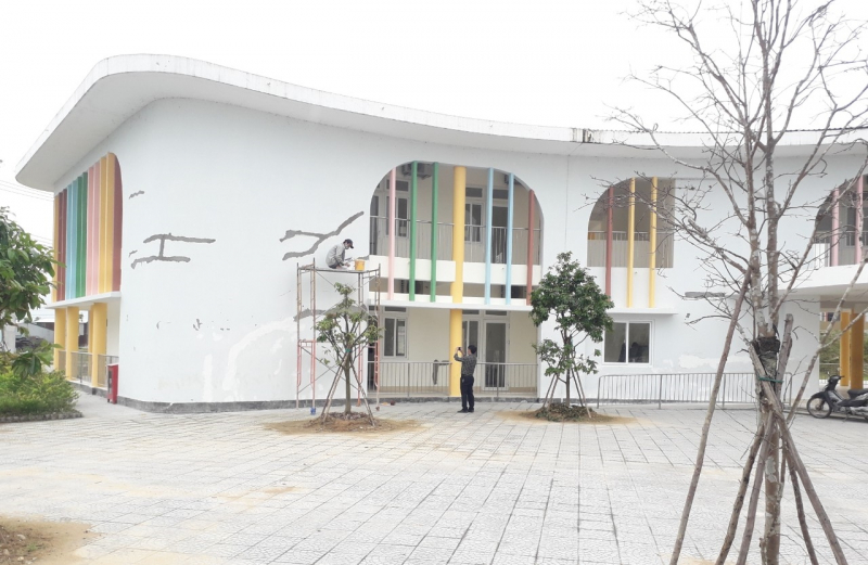 Chưa sử dụng, trường mầm non hiện đại nhất TP Huế đã phải sửa chữa hàng loạt vết nứt -0