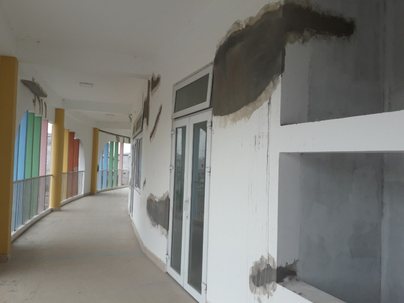 Chưa sử dụng, trường mầm non hiện đại nhất TP Huế đã phải sửa chữa hàng loạt vết nứt -0