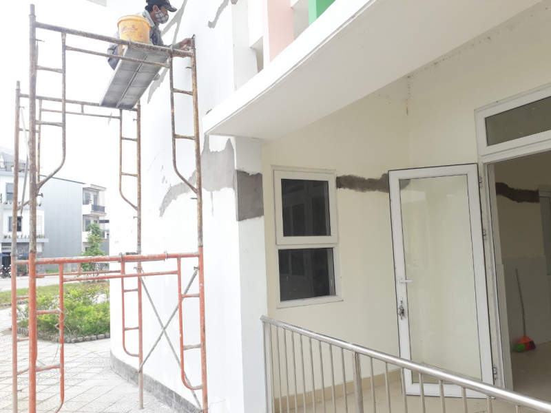 Chưa sử dụng, trường mầm non hiện đại nhất TP Huế đã phải sửa chữa hàng loạt vết nứt -0
