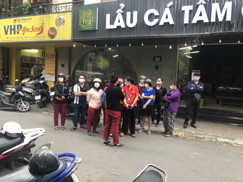 Người dân xót xa, bất lực khi không thể tiếp cận cứu người khi -0